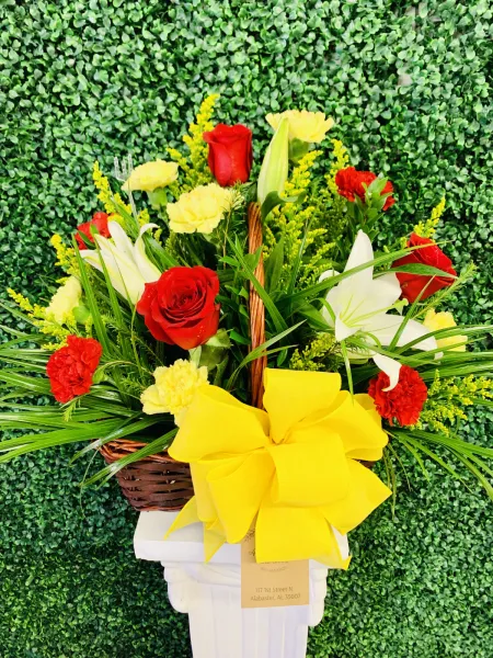 7 Roses and Carnation Basket — Alabaster Florist