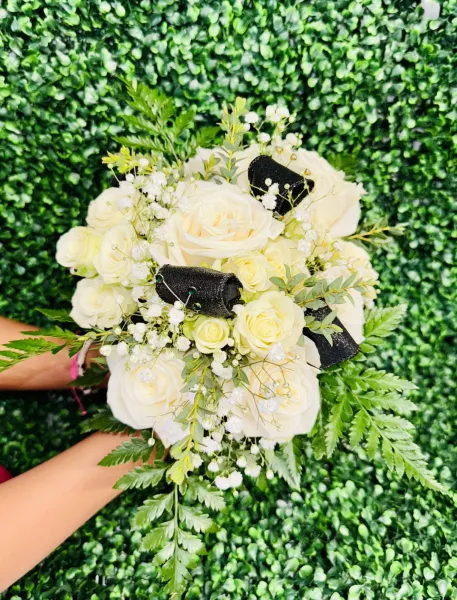 Half Dozen Roses and Spray Roses Bouquet — Alabaster Florist
