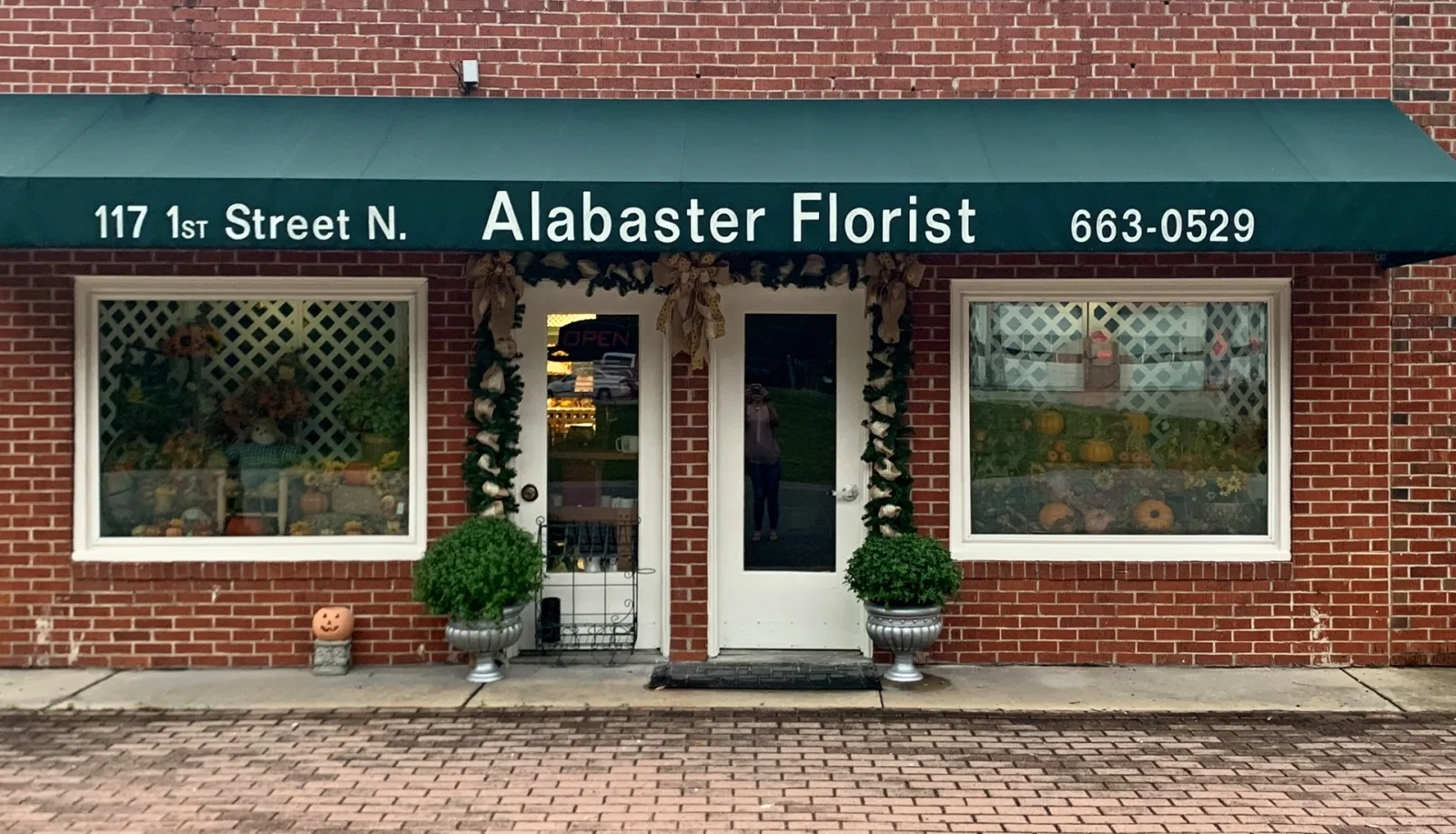 Alabaster Florist & Gifts storefront on 1st Street North
